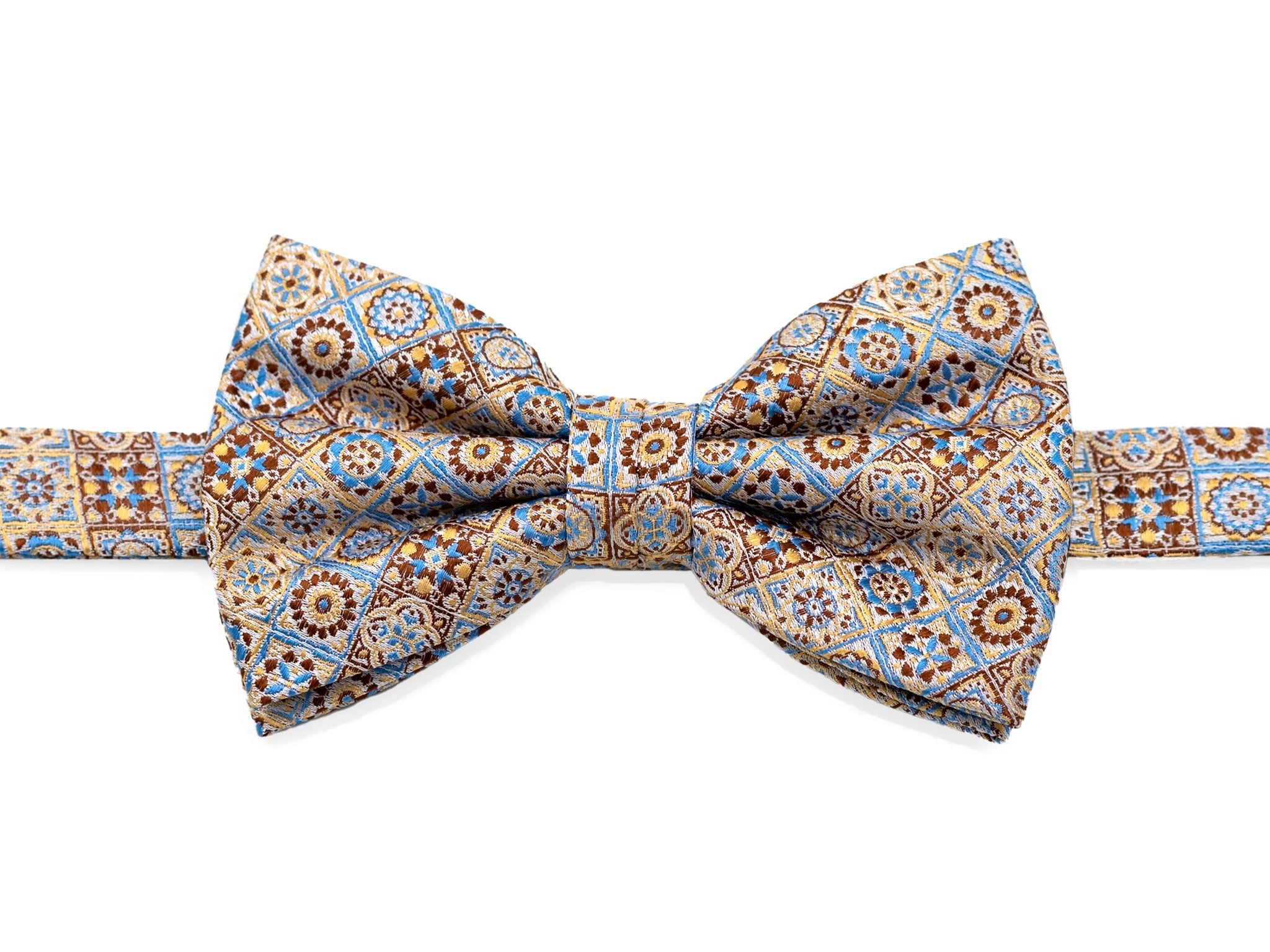 Bow tie with paisley in blue