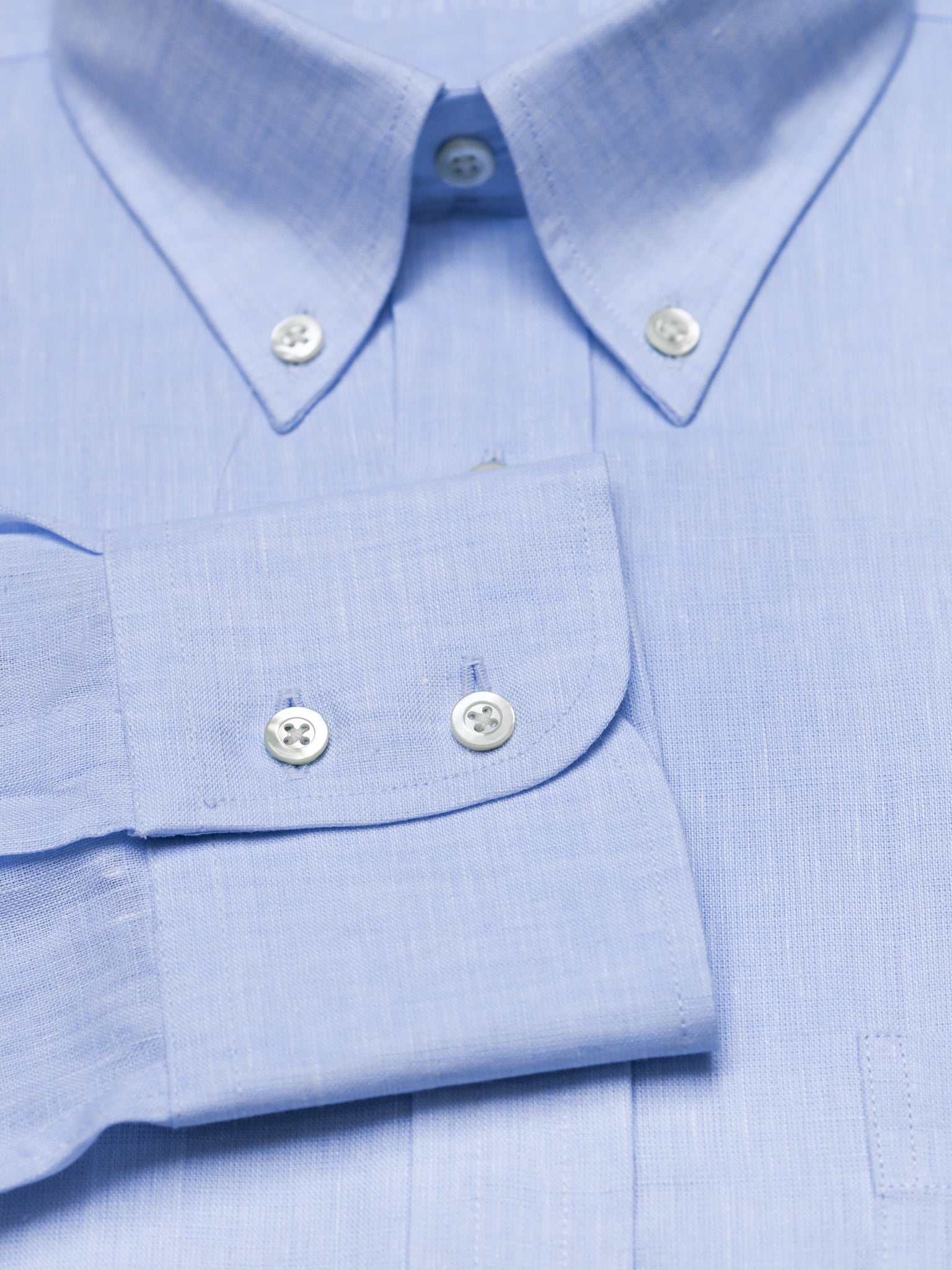 Linen shirt with classic button down collar in light blue