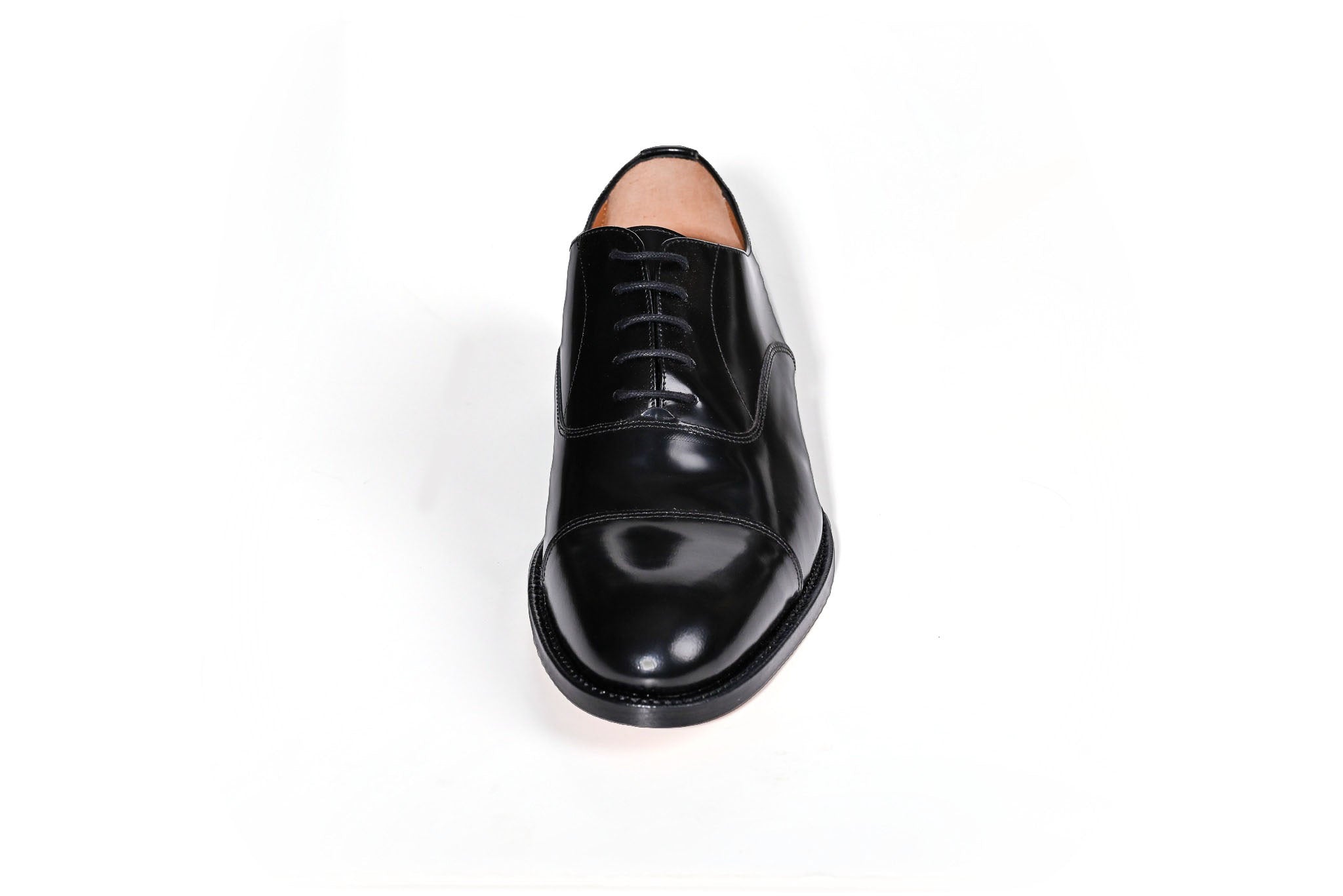 Plain Oxford Herrenschuh in Schwarz Hochglanz, Frontalansicht