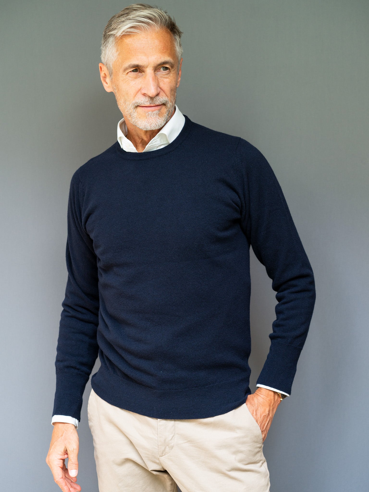 Cashmere sweater (2-ply) with C-neck in modern colours