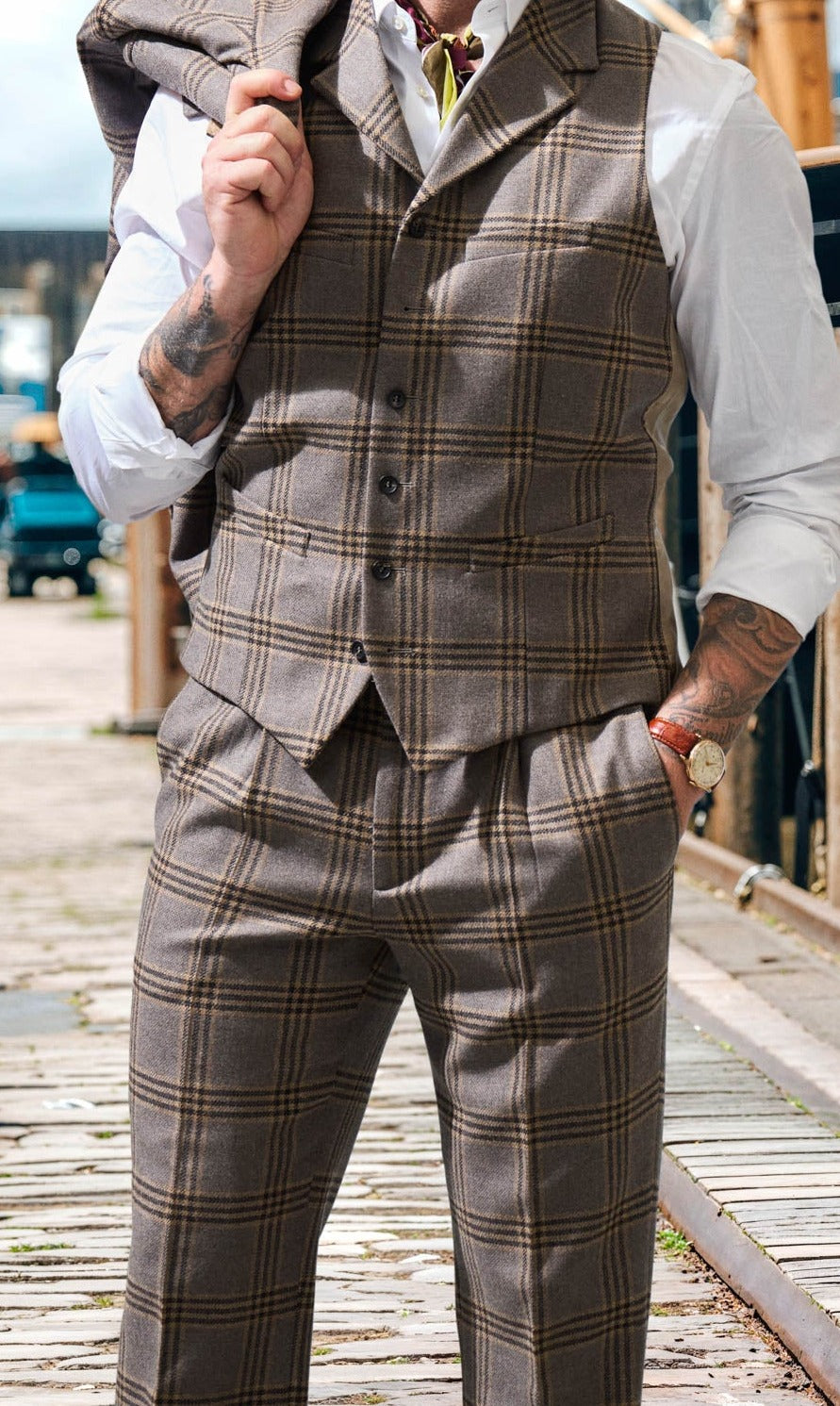 Tweed Anzug Dreiteiler graubeige aus Lovat Tweed — John Crocket