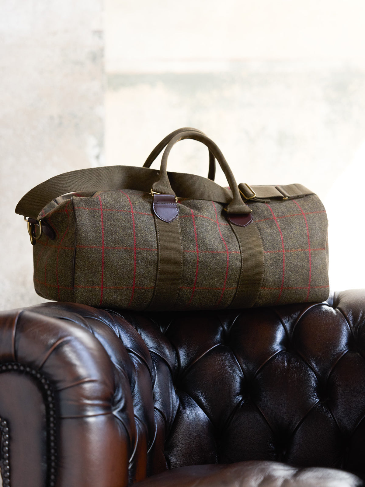 Weekender mit Fensterkaro aus Lovat Tweed – Olive