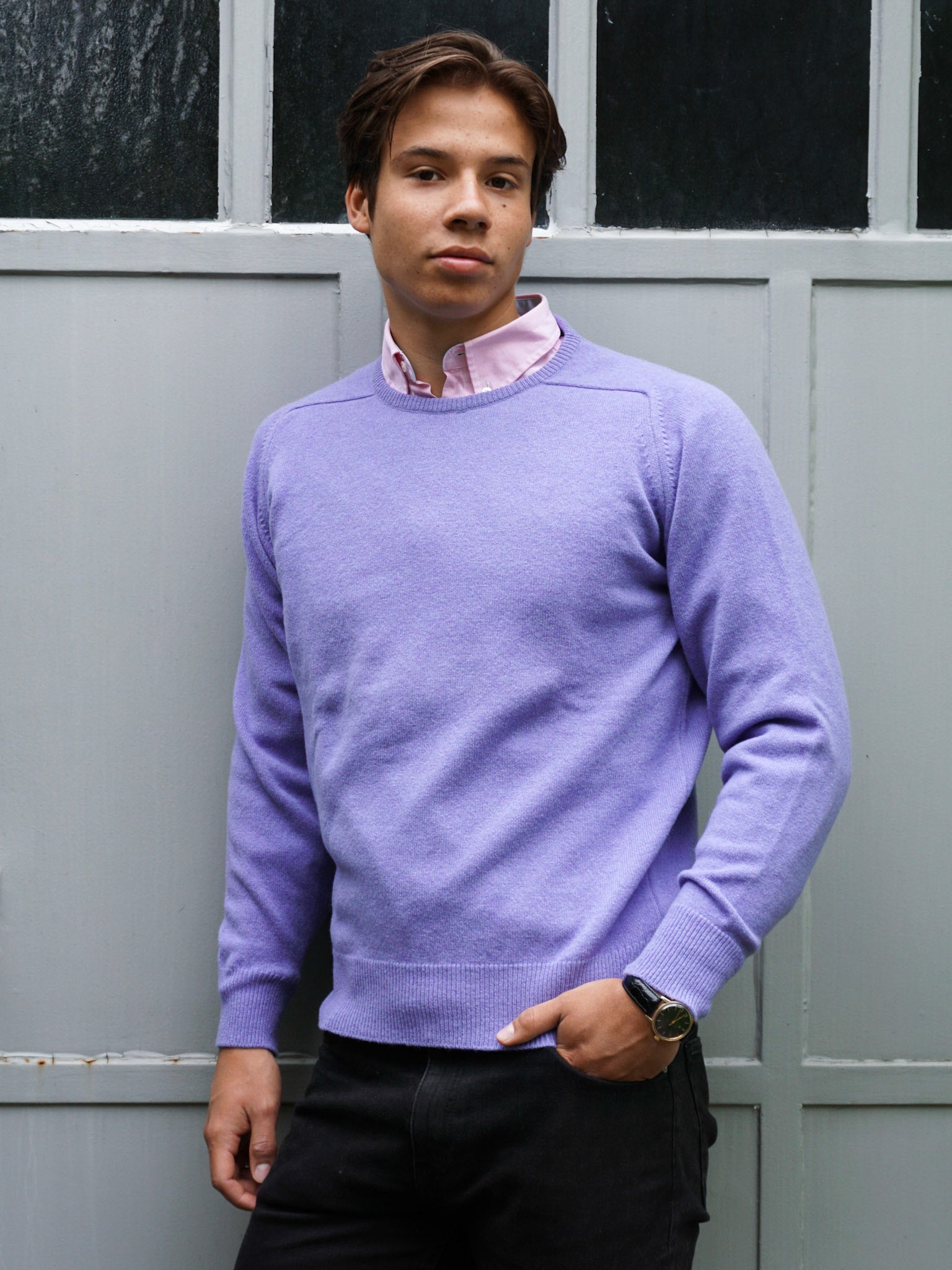 Lambswool sweater with a round neckline in modern colors (size 40-42)