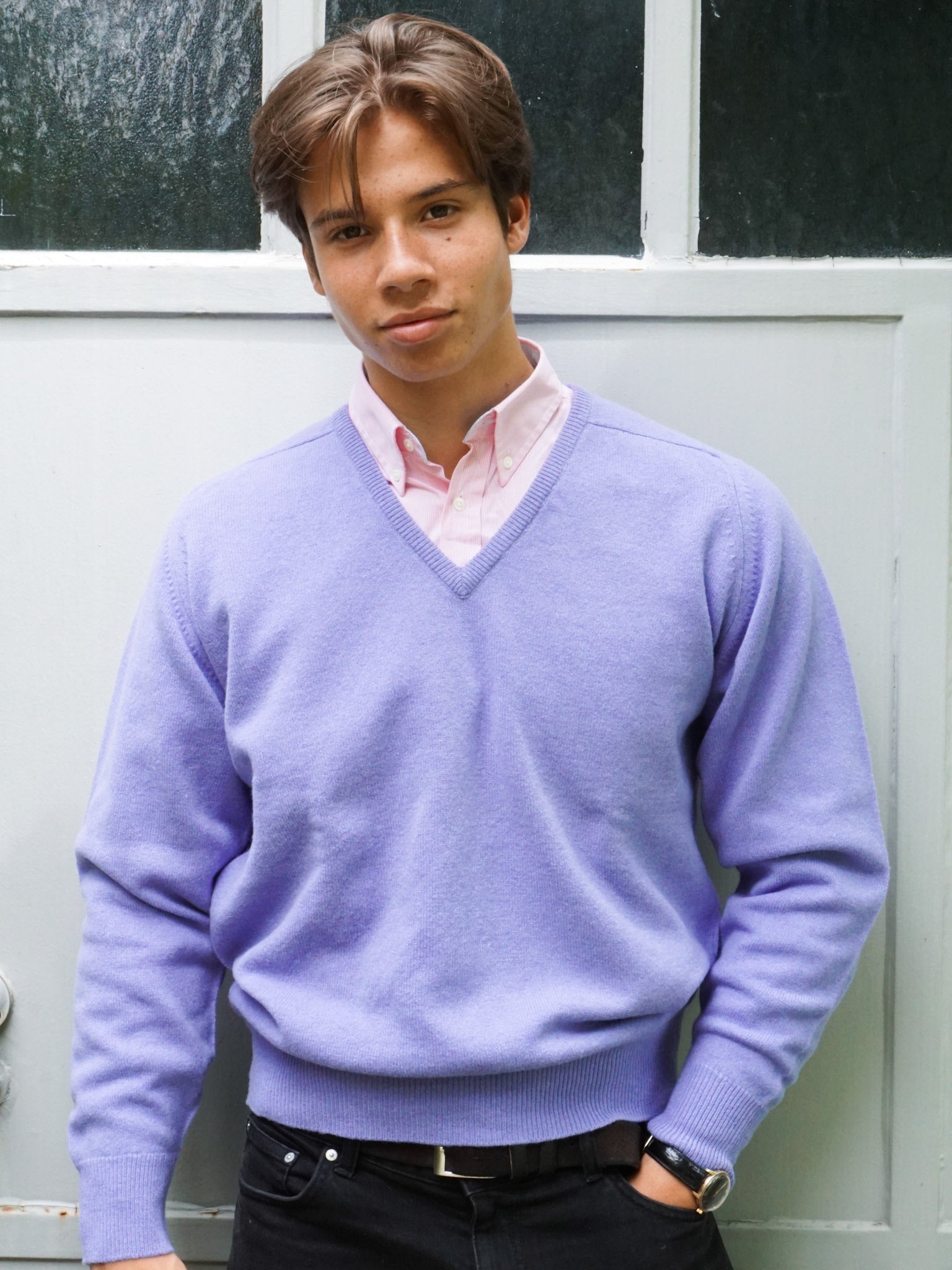 Lambswool sweater with V-neck in classic colors (size 40-42)