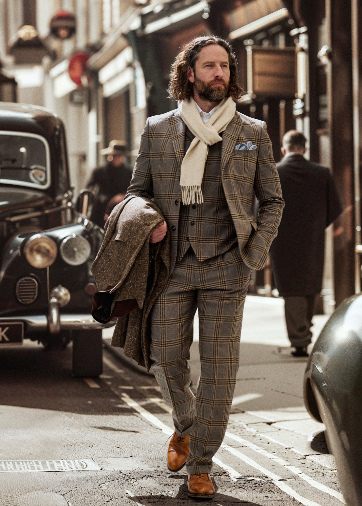 Classic tweed suit in 3-button lovat tweed