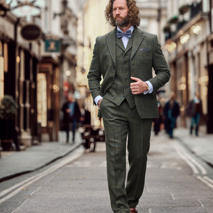Classic tweed suit in 3-button lovat tweed