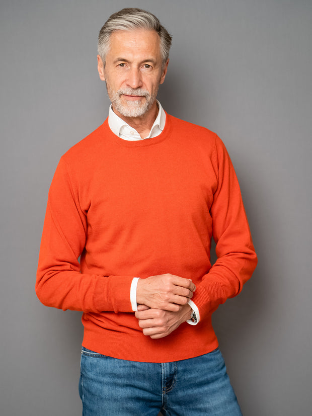 Cashmere sweater (2-ply) with C-neck in modern colours