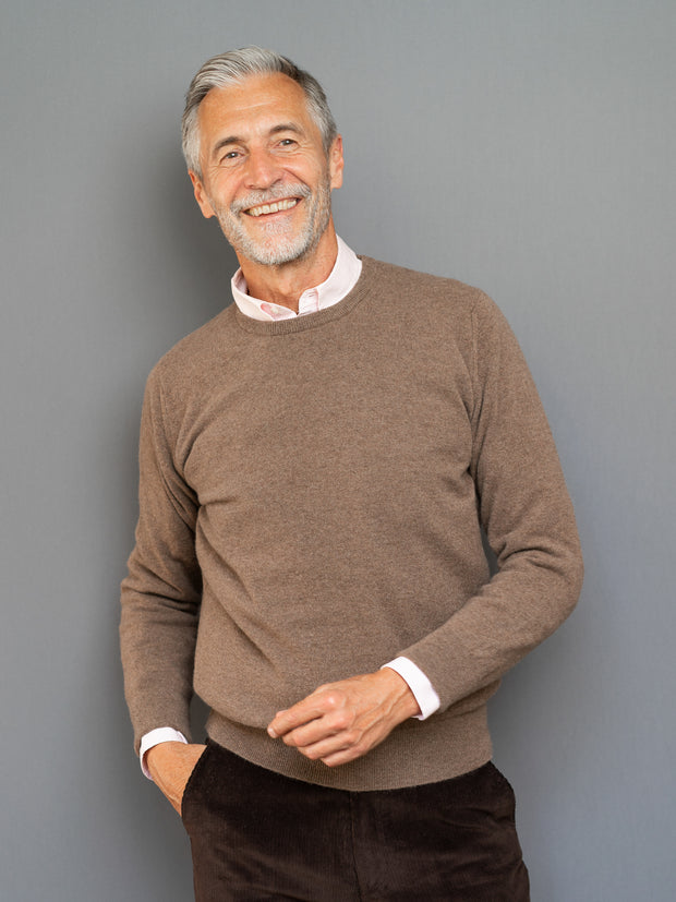 Cashmere sweater (2-ply) with C-neck in classic colours