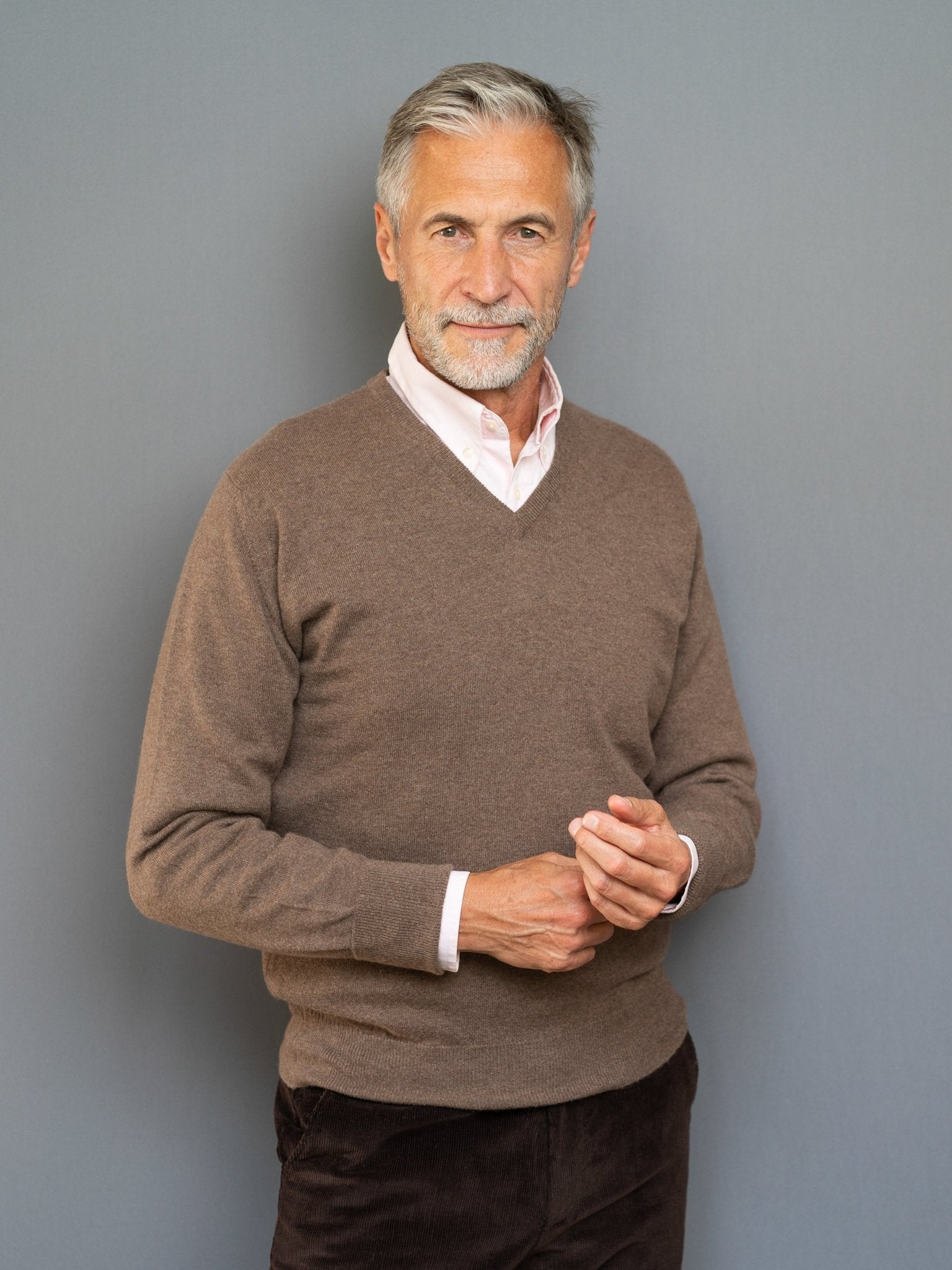 Cashmere Sweater (2-ply) with V-neck in modern colours