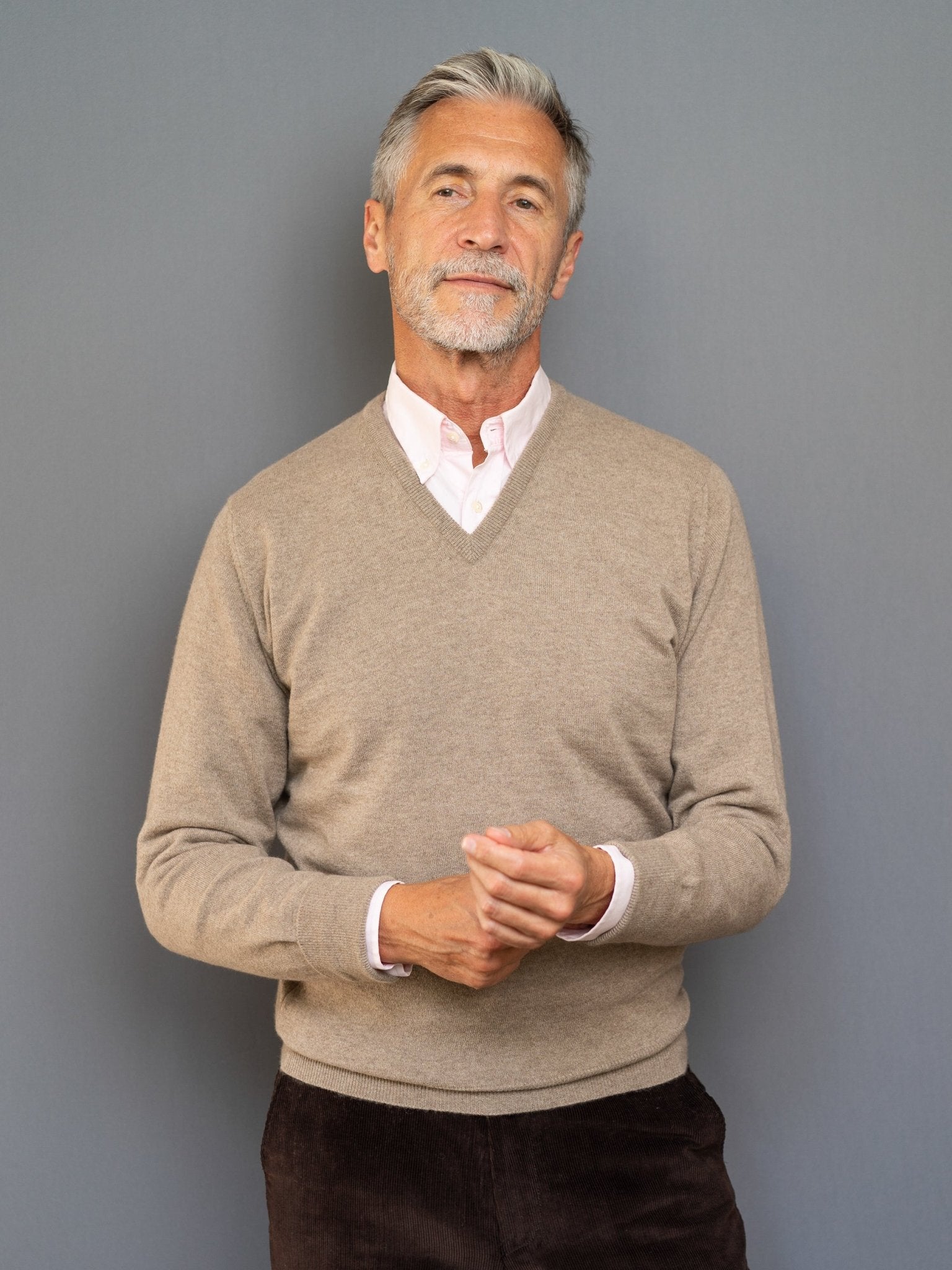 Cashmere Sweater (2-ply) with V-neck in modern colours