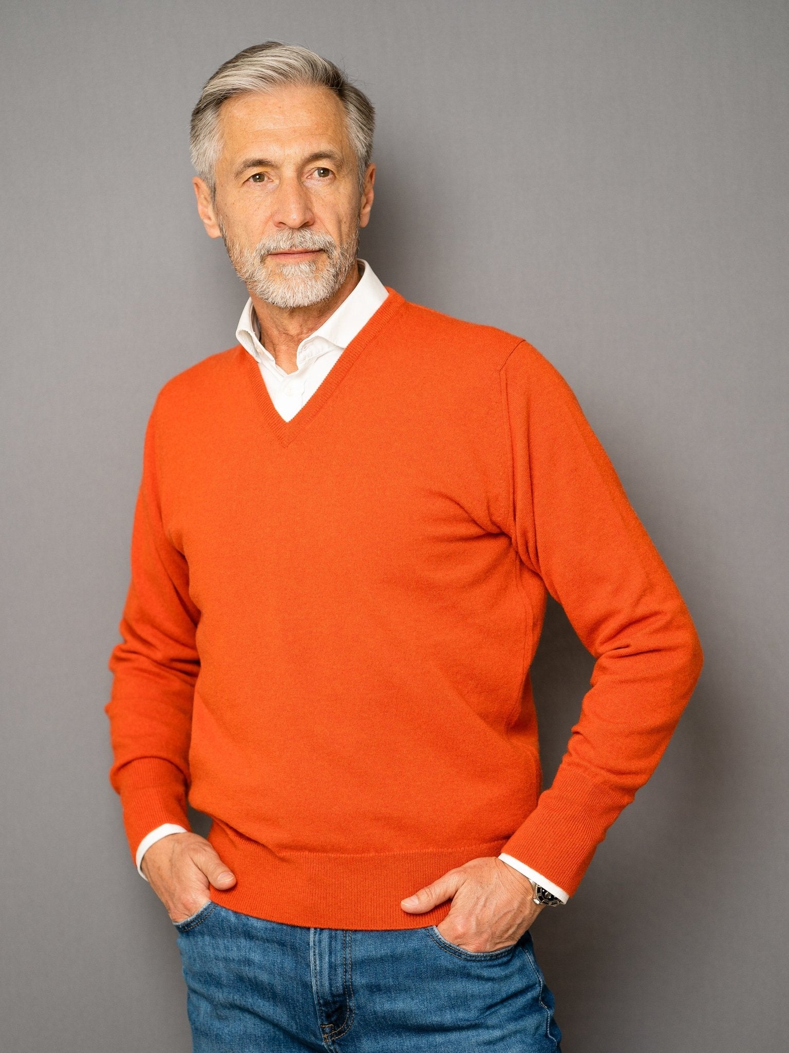 Cashmere Sweater (2-ply) with V-neck in modern colours