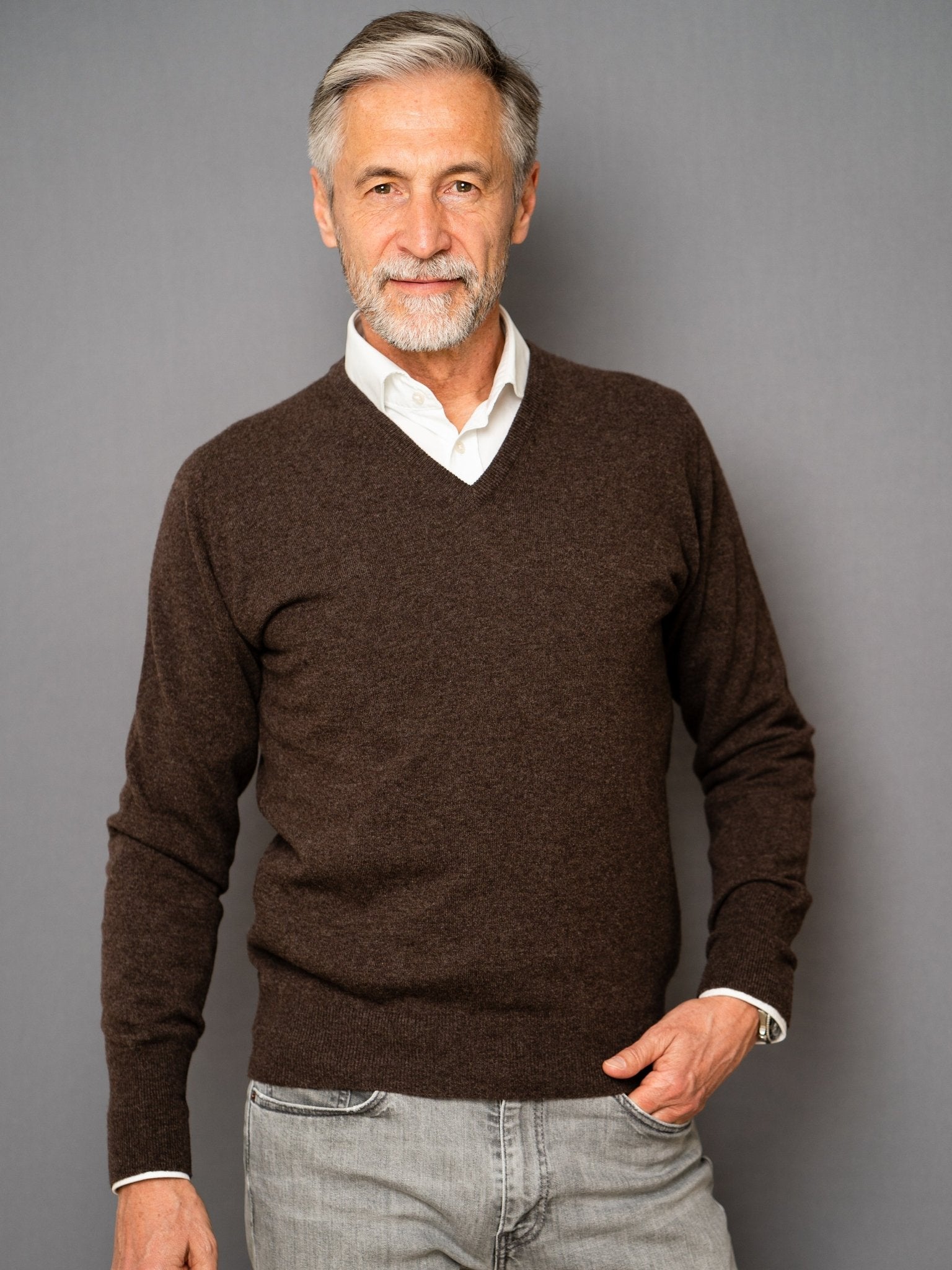 Cashmere Sweater (2-ply) with V-neck in modern colours