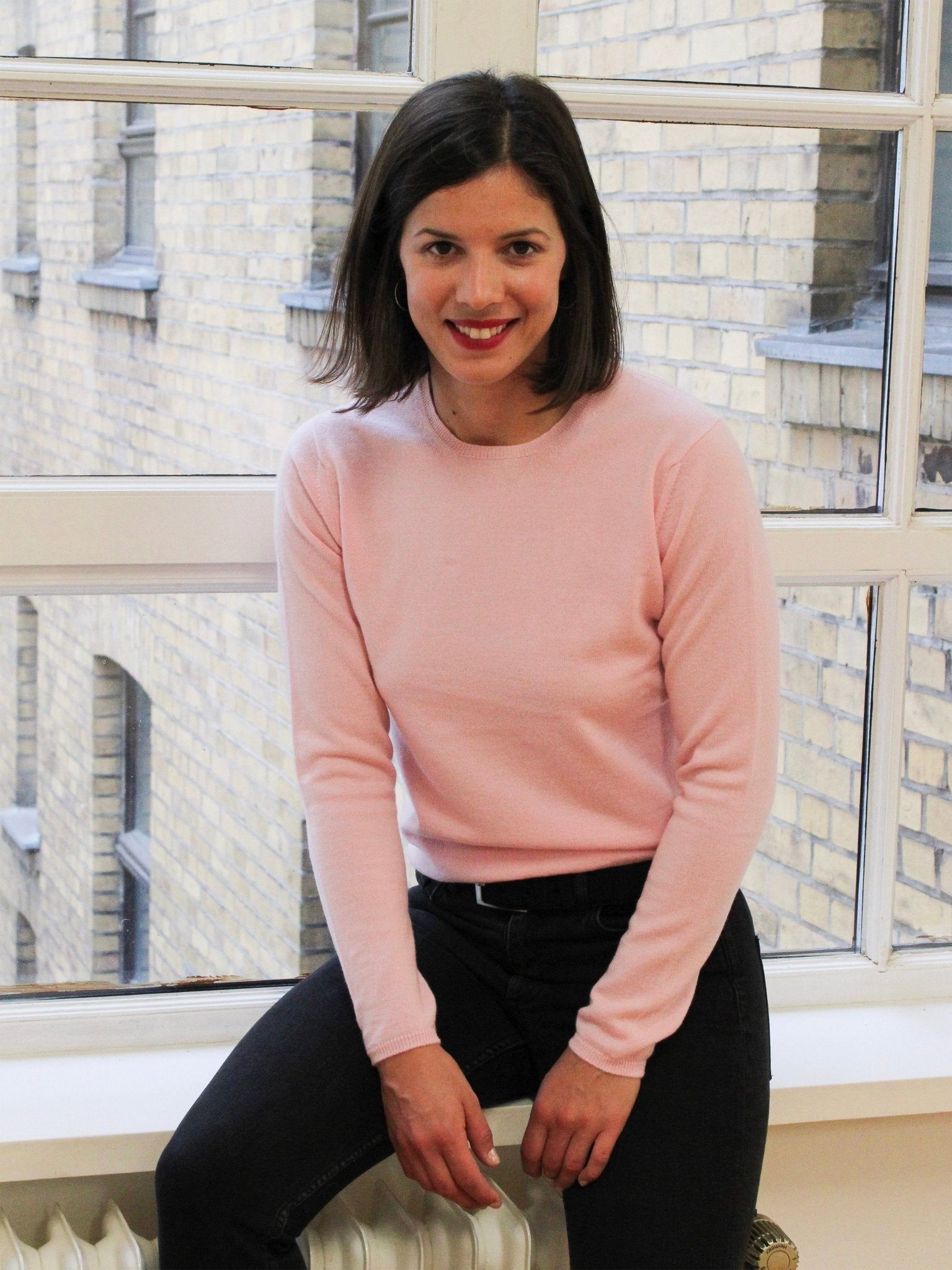 Cashmere sweater with C-neck, our highlights