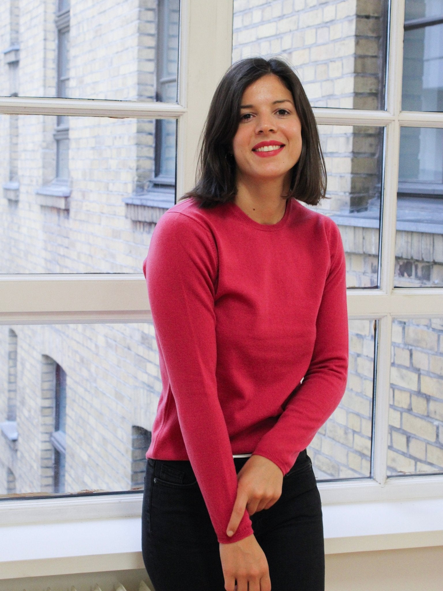 Cashmere sweater with C-neck, our highlights