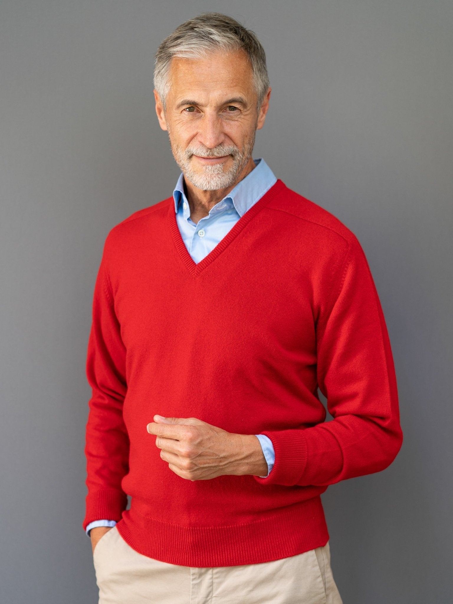 Cashmere sweater (3-ply) with V-neck in modern colours