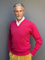 Cashmere sweater (3-ply) with V-neck in modern colours