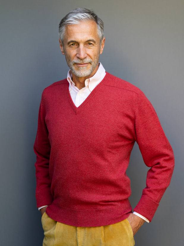 Cashmere sweater (3-ply) with V-neck in modern colours