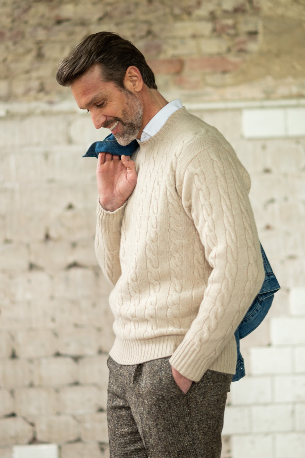 Cashmere cable sweater (6-ply) with C-Neck