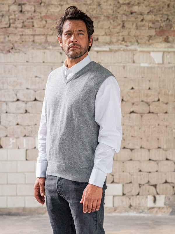 Cashmere Pullunder beige Rückansicht — John Crocket