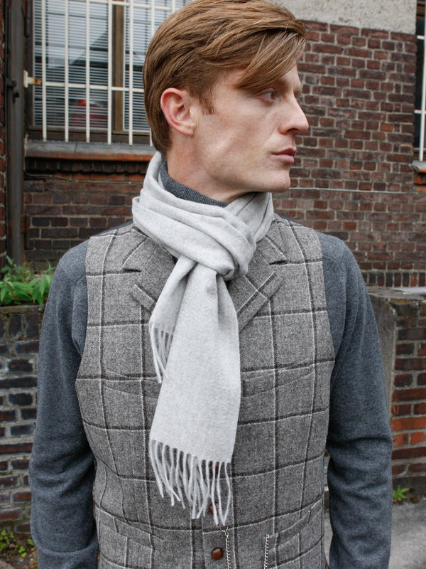 Cashmere Schal: Grey Frontalansicht — John Crocket