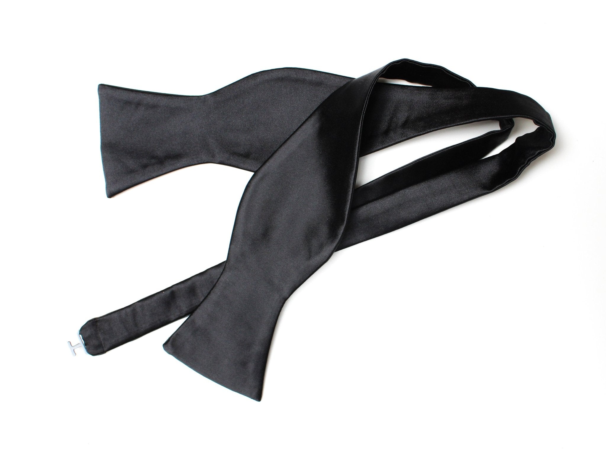 Self  bow tie black