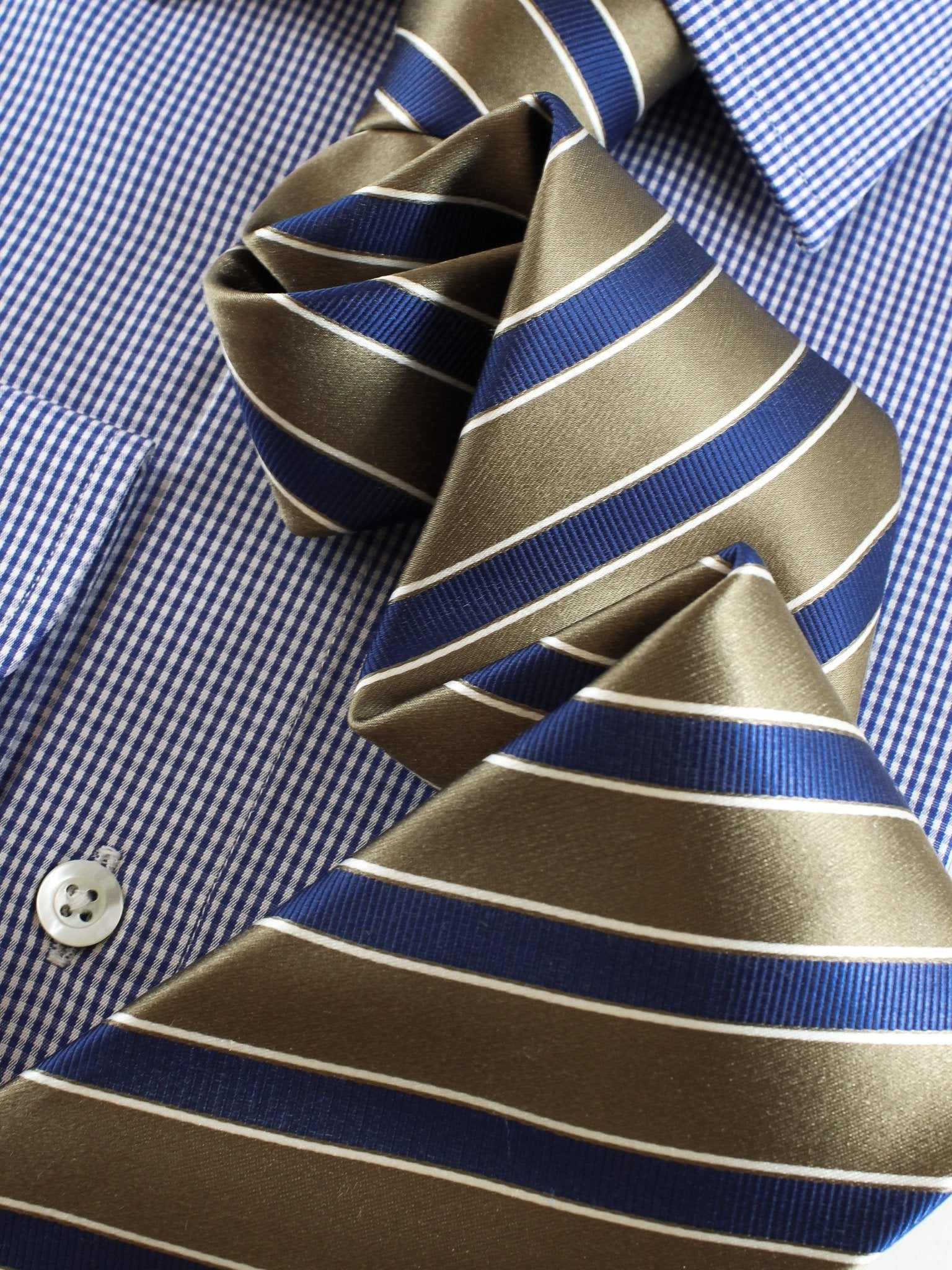 Krawatte: Krawatte mit Streifen in gold/blau | John Crocket – Fine British Clothing