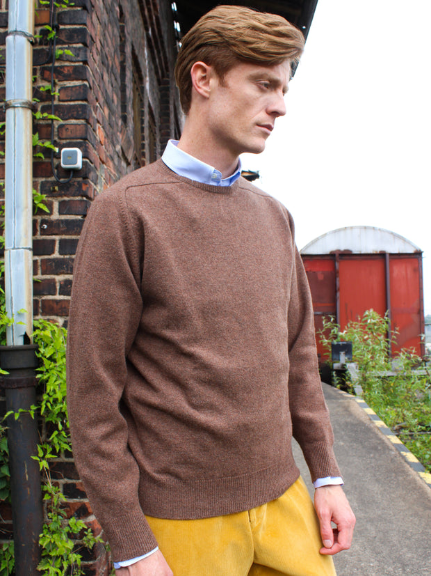 Lambswool sweater with C-neck in classic colours (size 44-52)