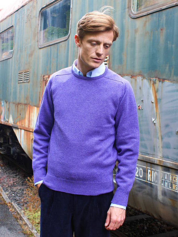 Lambswool sweater with C-neck in modern colours (size 44-52)