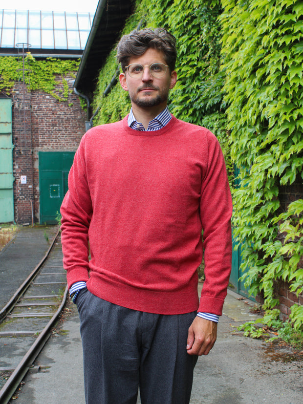 Cashmere sweater (2-ply) with C-neck in modern colours