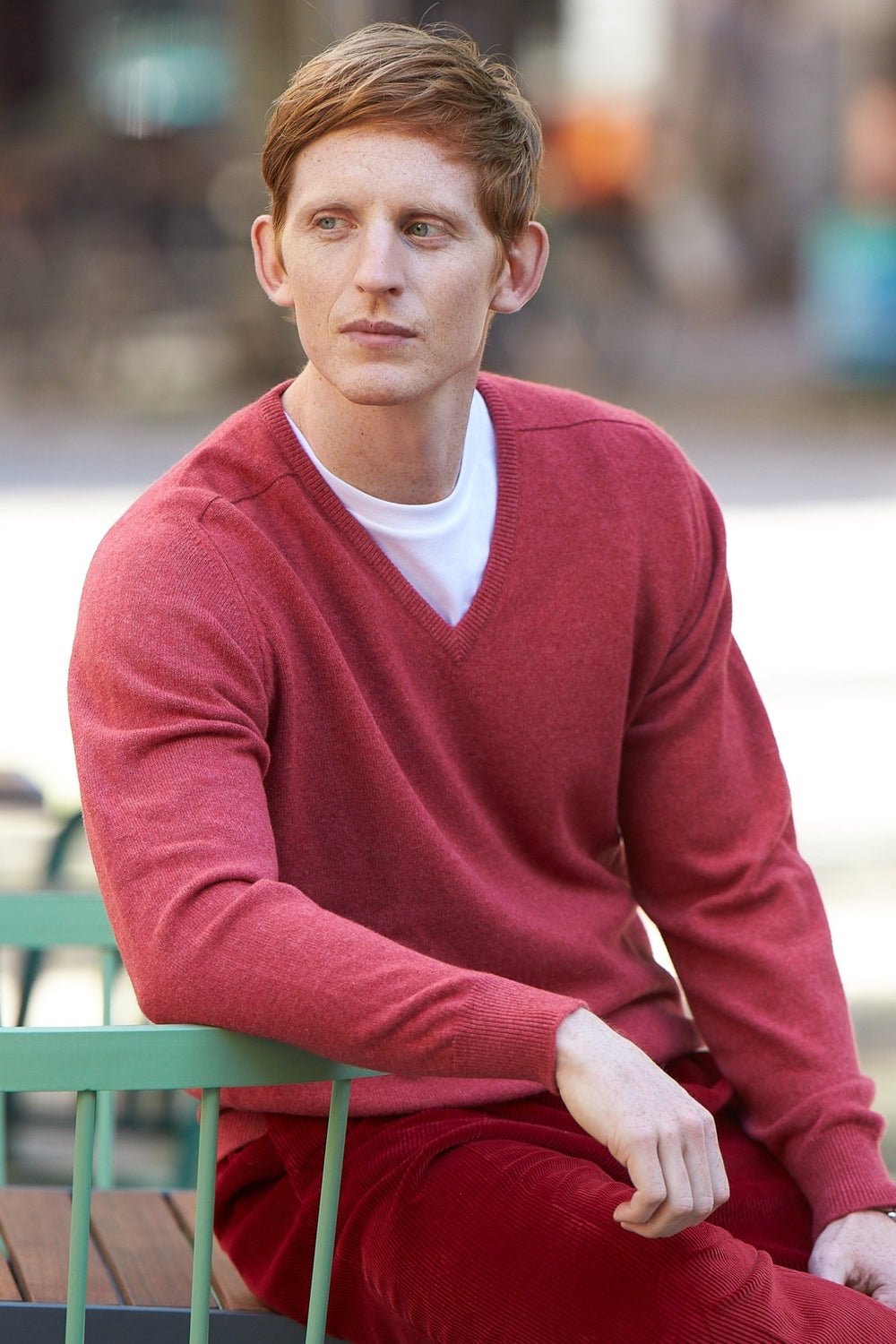 Lambswool sweater with V-neck in modern colors (size 44-52)
