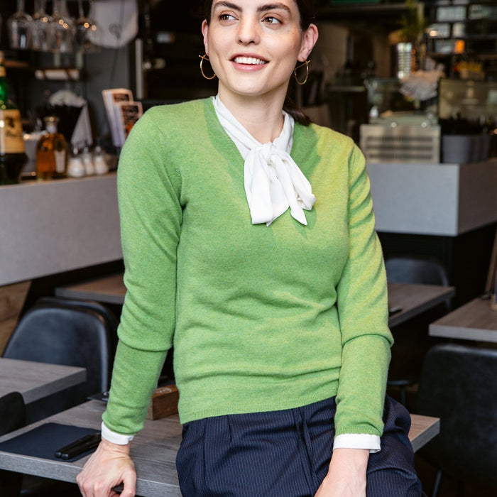 Cashmere sweater with v-neck, our highlights