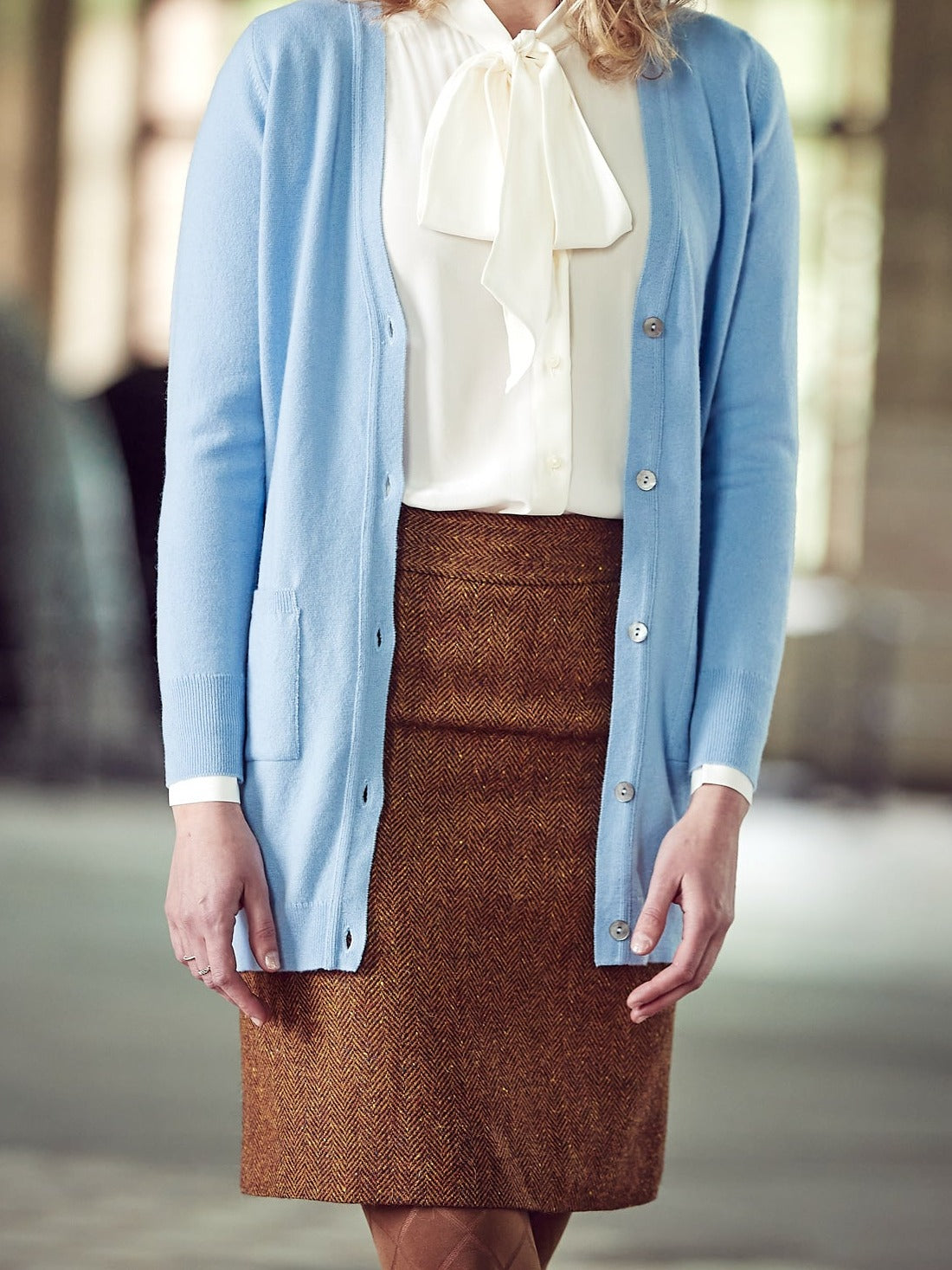 Cashmere V-neck cardigan in a longer cut in light blue – John Crocket