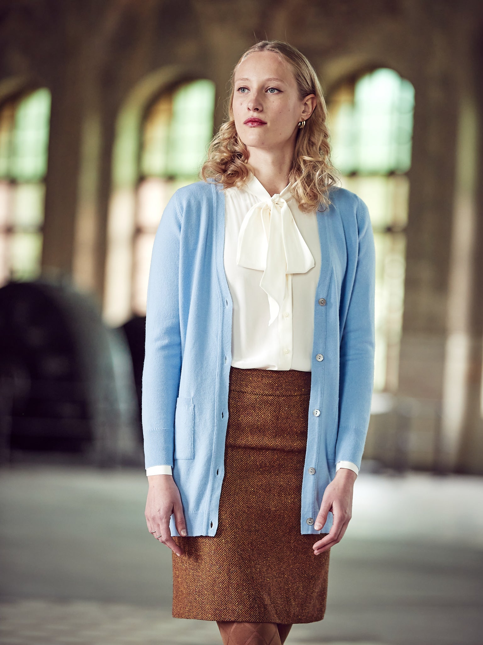 Cashmere cardigan with V-neck in a longer cut 100% cashmere