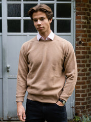 Lambswool sweater with C-neck in classic colours (size 36-42)