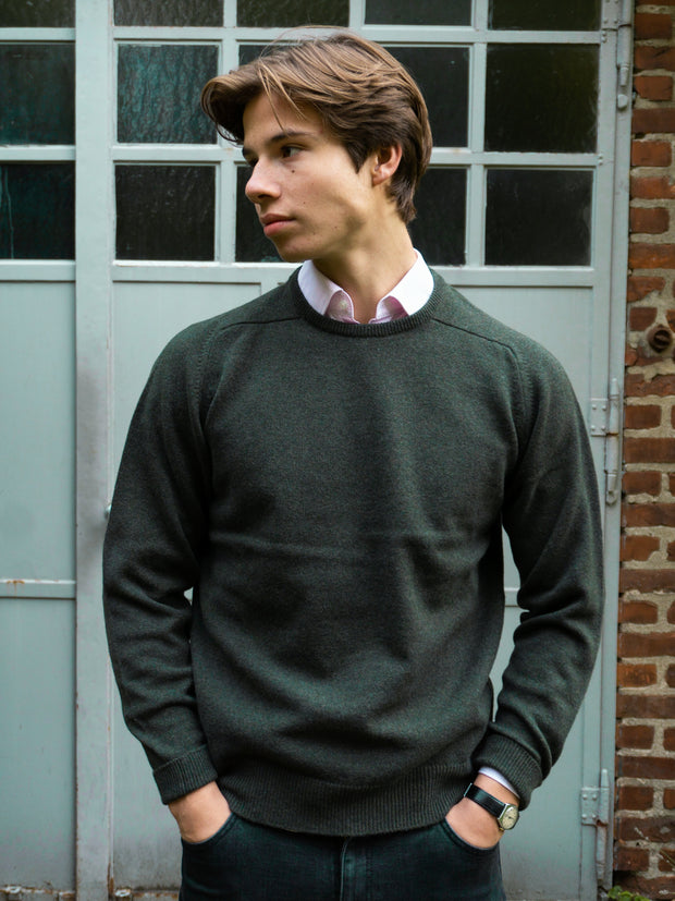 Lambswool sweater with C-neck in modern colours (size 44-52)