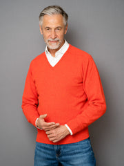 Lambswool sweater with V-neck in modern colors (size 44-52)