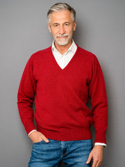 Lambswool sweater with V-neck in classic colours (size 44-52)