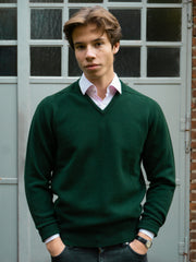 Lambswool sweater with V-neck in classic colours (size 44-52)