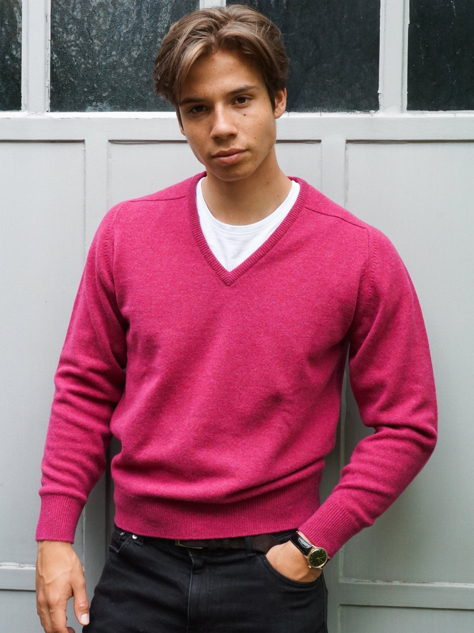 Lambswool sweater with V-neck in modern colors (size 40-42)