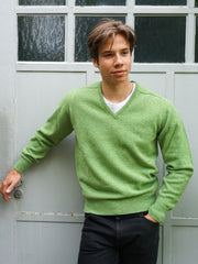 Lambswool sweater with V-neck in modern colors (size 44-52)