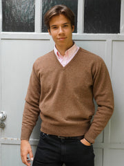 Lambswool sweater with V-neck in classic colours (size 44-52)