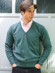 Lambswool sweater with V-neck in classic colours (size 44-52)