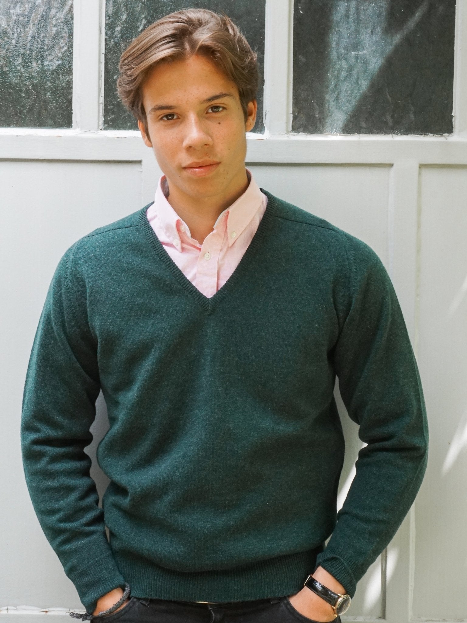 Lambswool sweater with V-neck in classic colors (size 40-42)