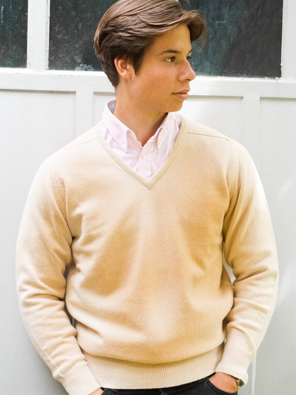 Lambswool sweater with V-neck in modern colors (size 44-52)