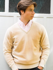 Lambswool sweater with V-neck in classic colours (size 44-52)