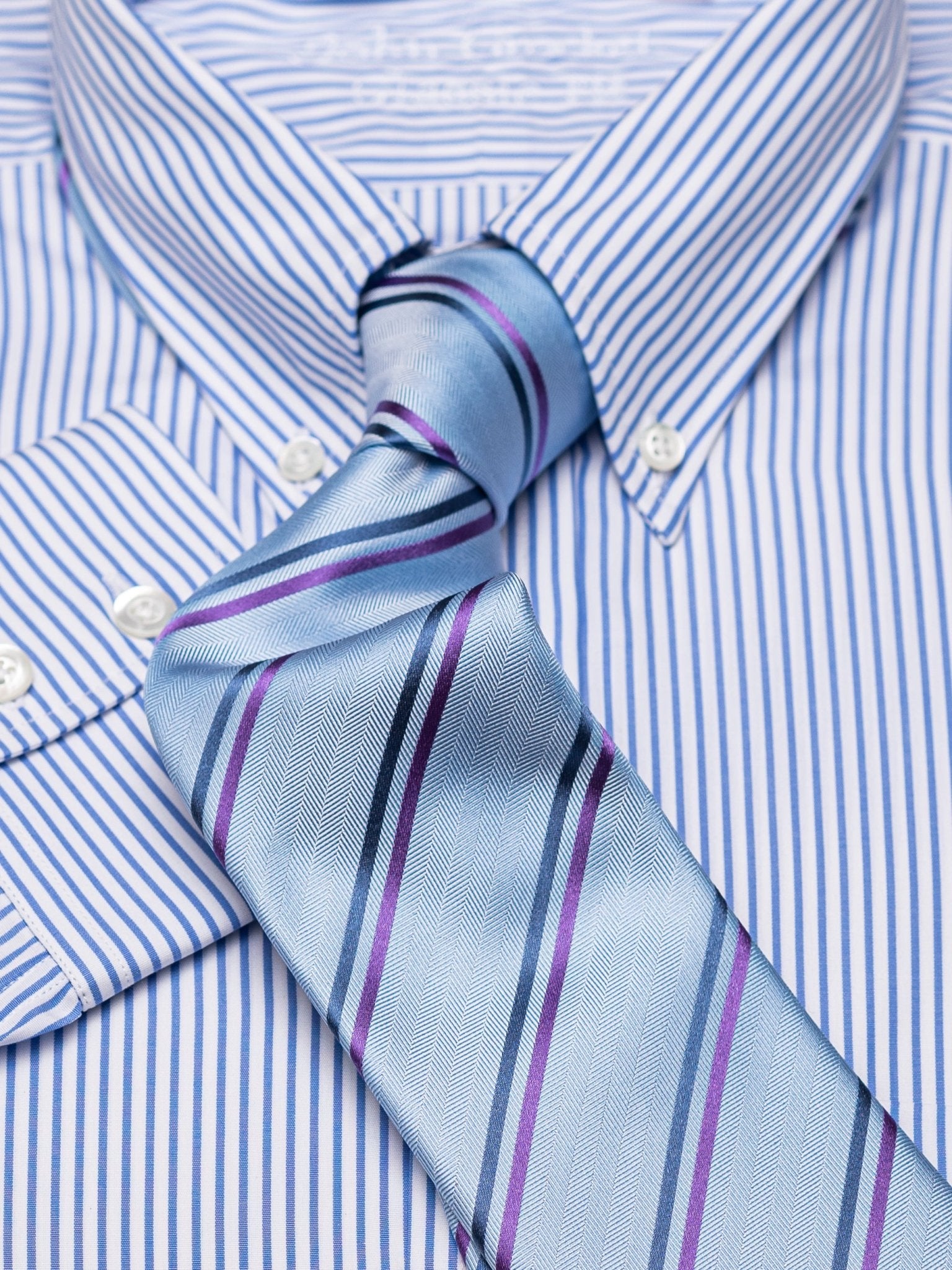 Shirt with classic button down collar in blue striped