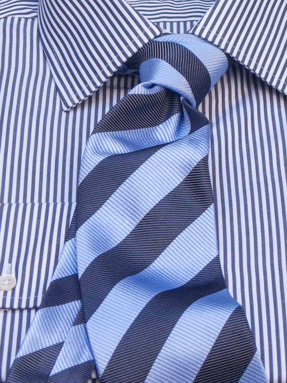 Hemd: Hemd in Slimline mit Kent Kragen in blau gestreift | John Crocket – Fine British Clothing