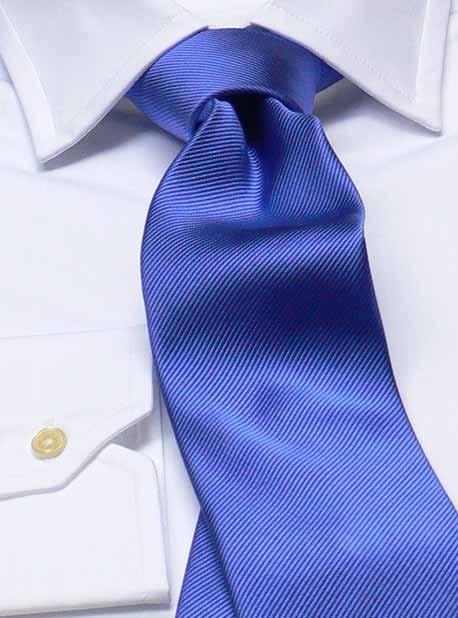 Silk tie plain in blue, detail view