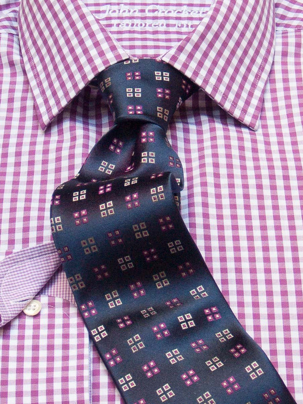 Silk tie patterned in navy/fuchsia, detail view